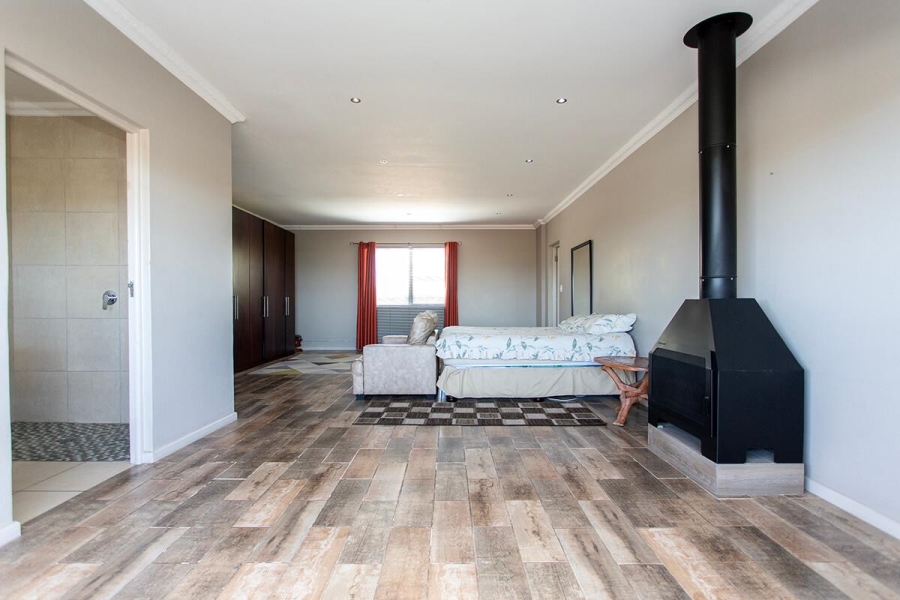 6 Bedroom Property for Sale in Vredekloof Heights Western Cape